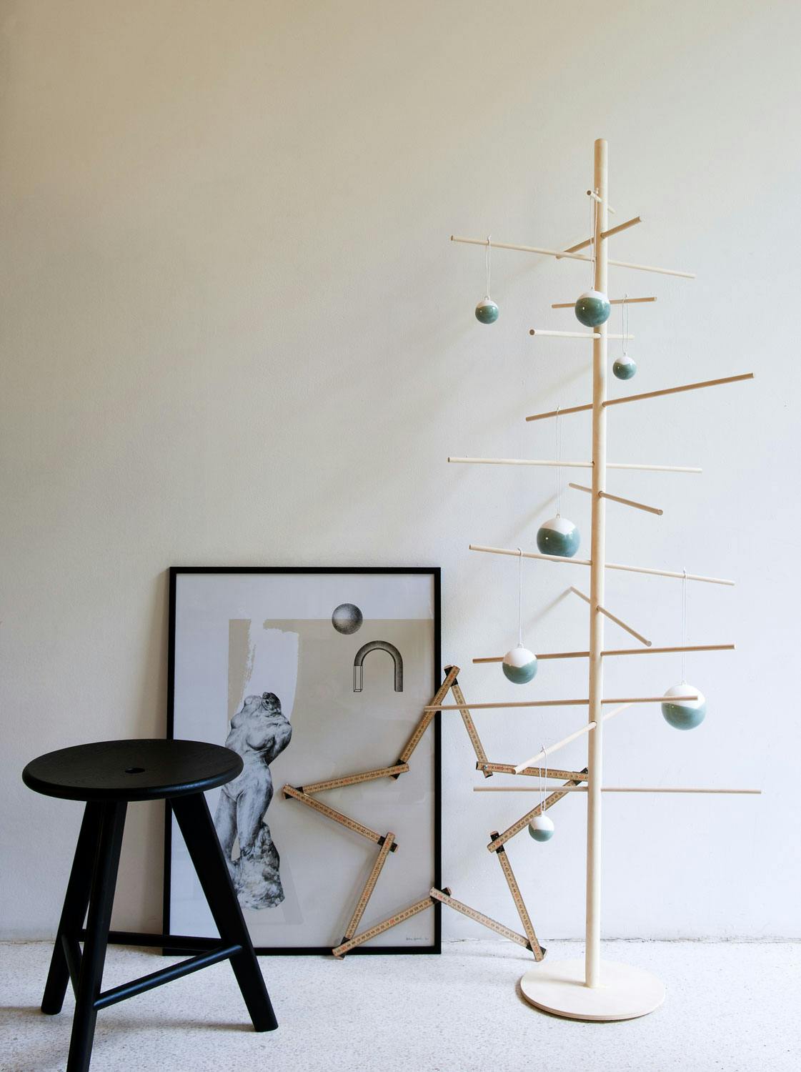 dsc 1701 DIY juletre av kosteskaft